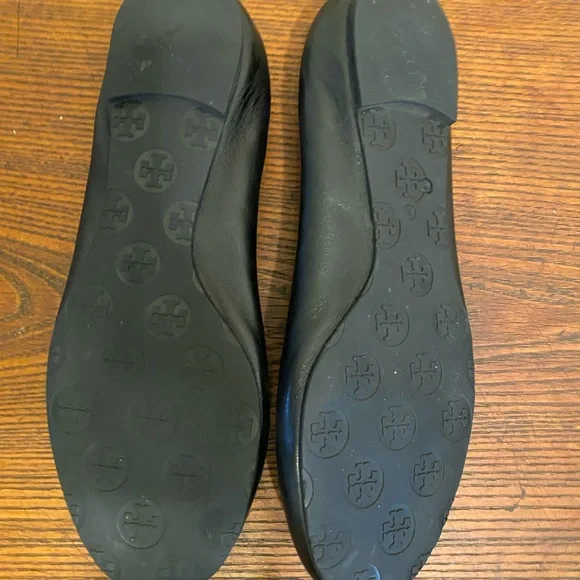 Womens 8 M Tory Burch Reva Gold Logo Ballet Flats Black Leather Slip On Shoes - Picture 2 of 7
